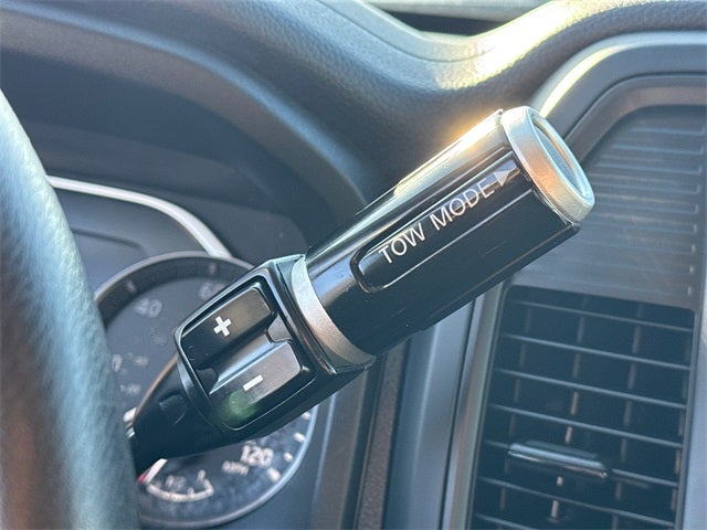 2022 Nissan Titan SV