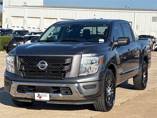 2022 Nissan Titan SV