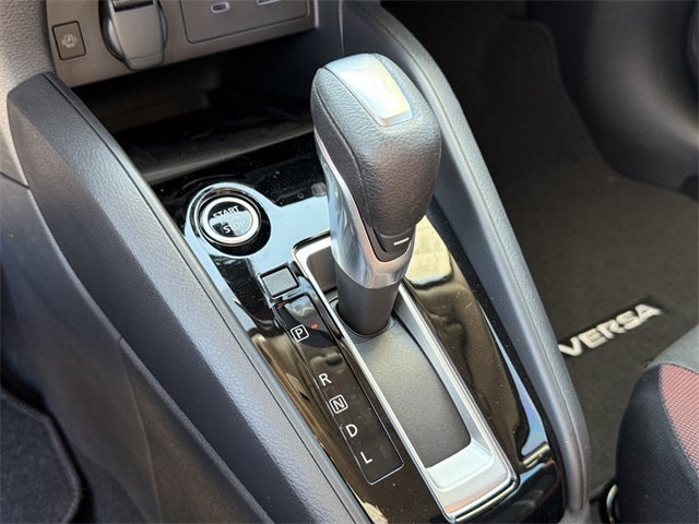 2025 Nissan Versa 1.6 SR