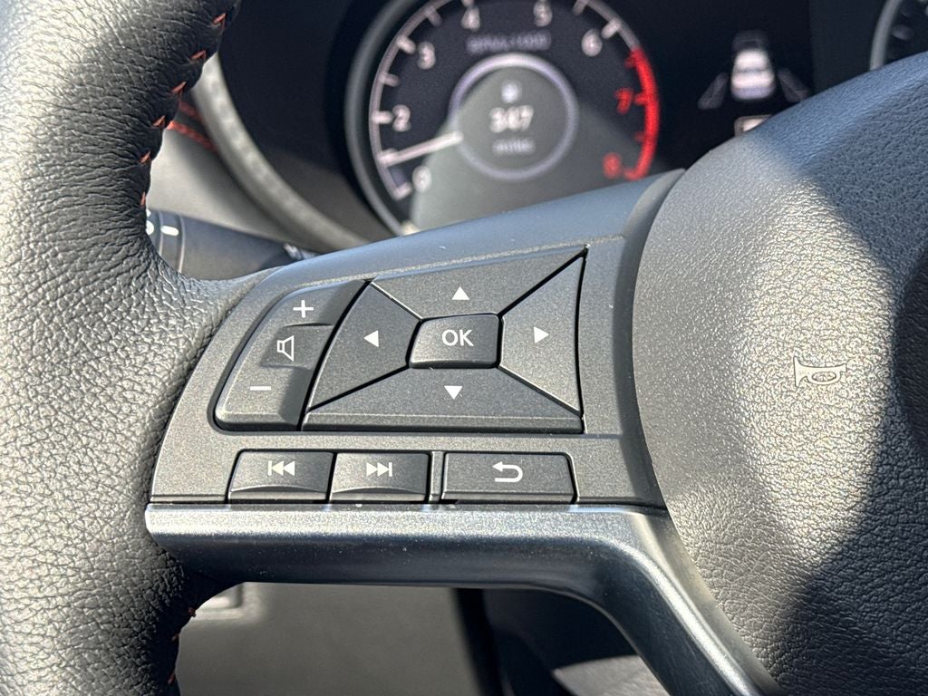 2025 Nissan Versa 1.6 SR