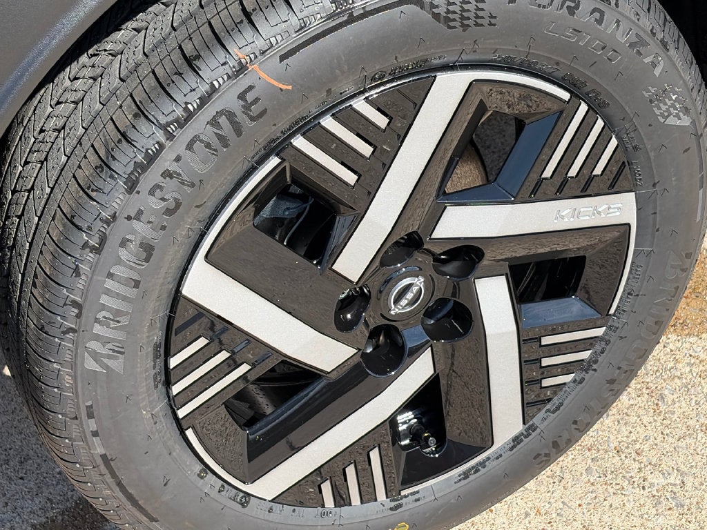 2027 Nissan Kicks SV