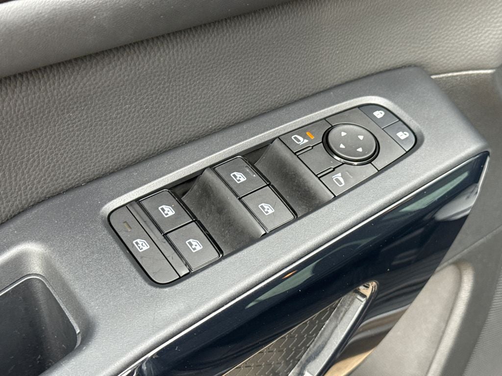 2025 Nissan Pathfinder S