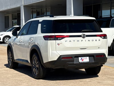 2024 Nissan Pathfinder SV