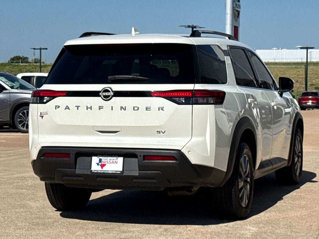 2024 Nissan Pathfinder SV
