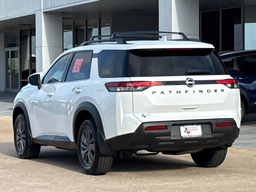 2025 Nissan Pathfinder SV