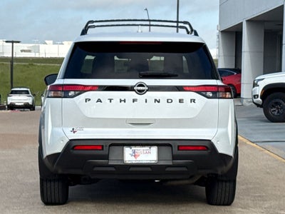 2025 Nissan Pathfinder SV