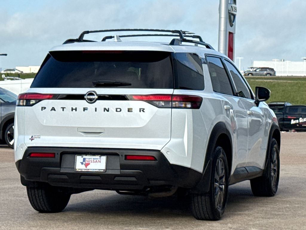 2025 Nissan Pathfinder SV