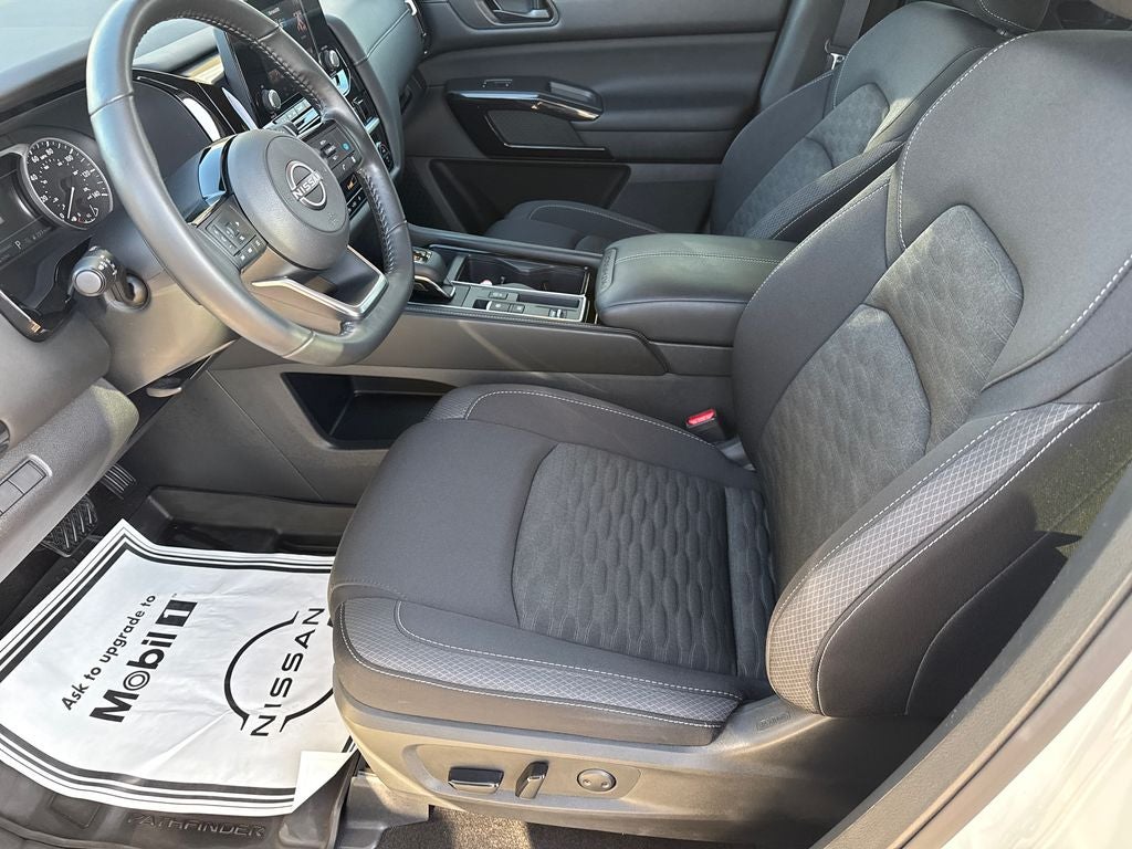 2023 Nissan Pathfinder SV