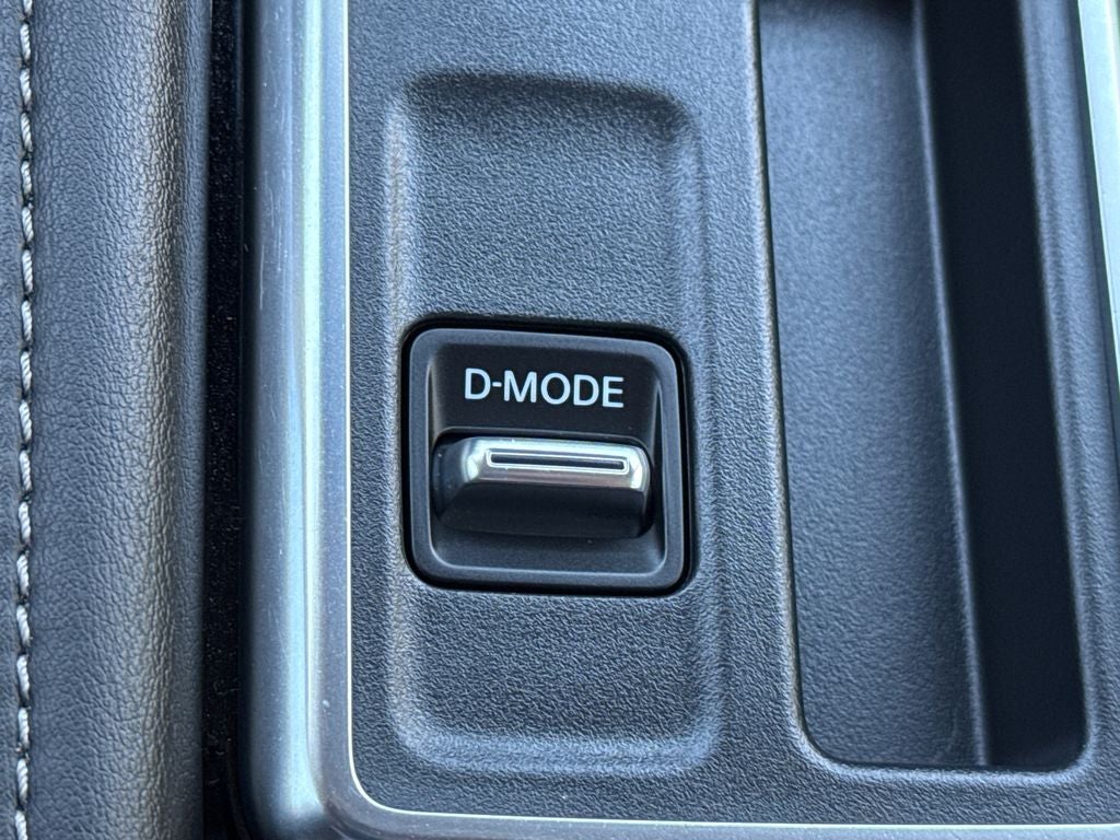 2023 Nissan Pathfinder SV