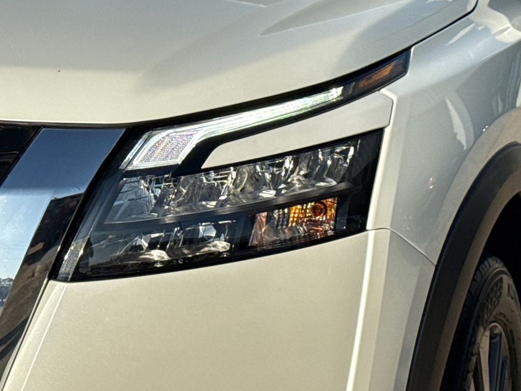 2023 Nissan Pathfinder SV