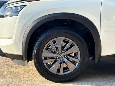 2023 Nissan Pathfinder SV