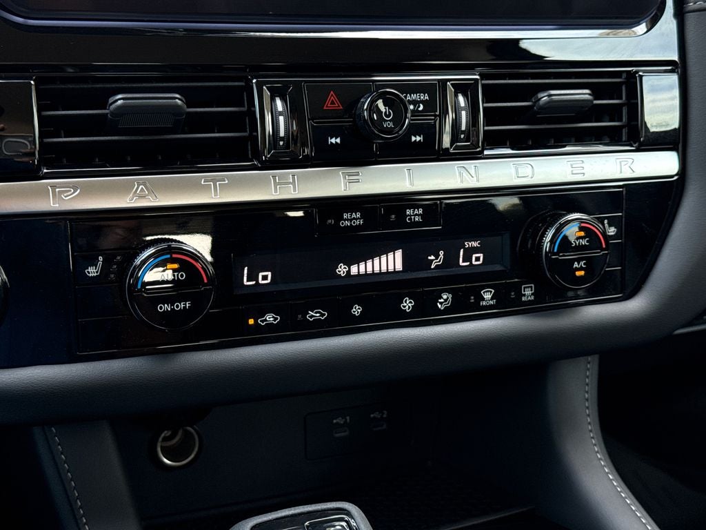2026 Nissan Pathfinder SV
