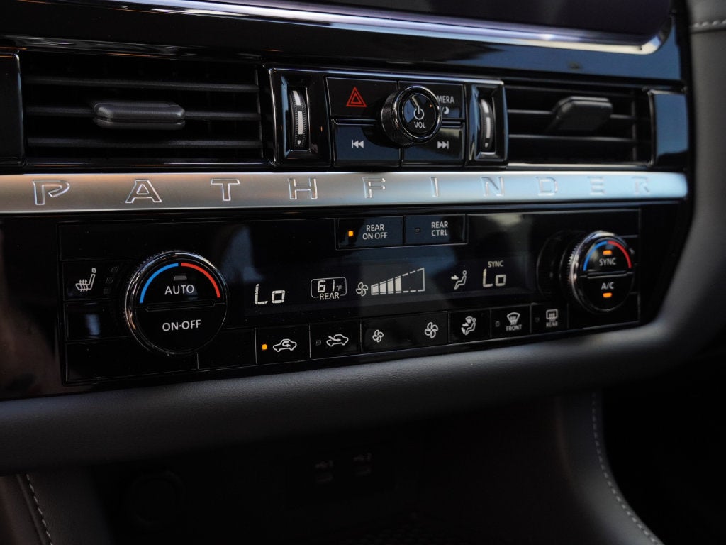 2026 Nissan Pathfinder SV