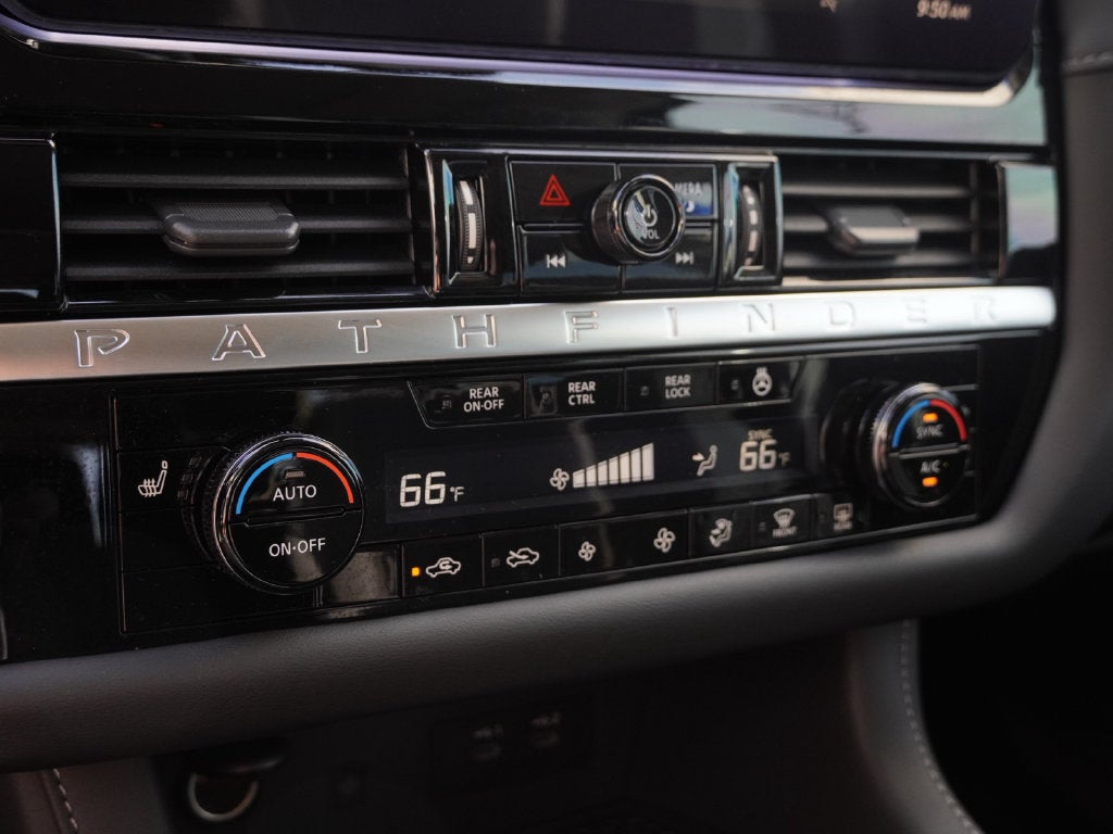 2026 Nissan Pathfinder SV