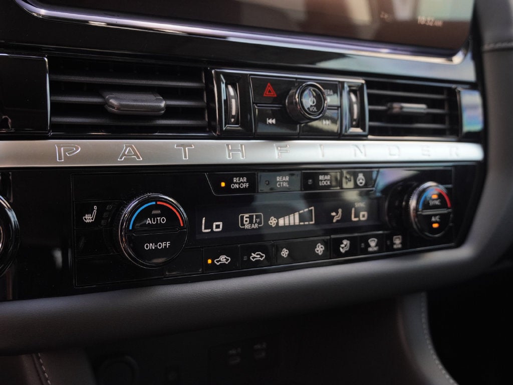 2026 Nissan Pathfinder SV
