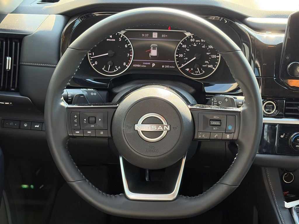 2024 Nissan Pathfinder SL