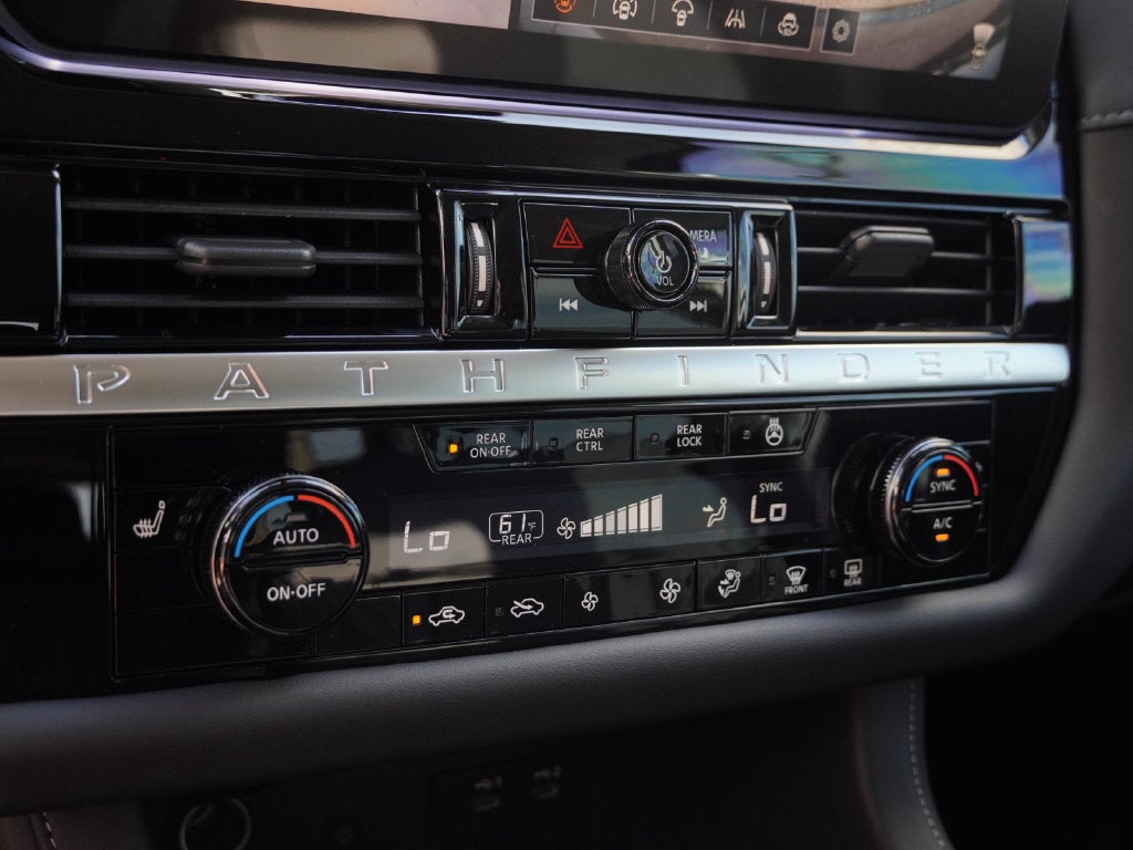 2026 Nissan Pathfinder SL