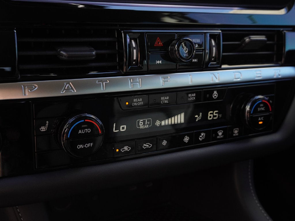 2026 Nissan Pathfinder SL