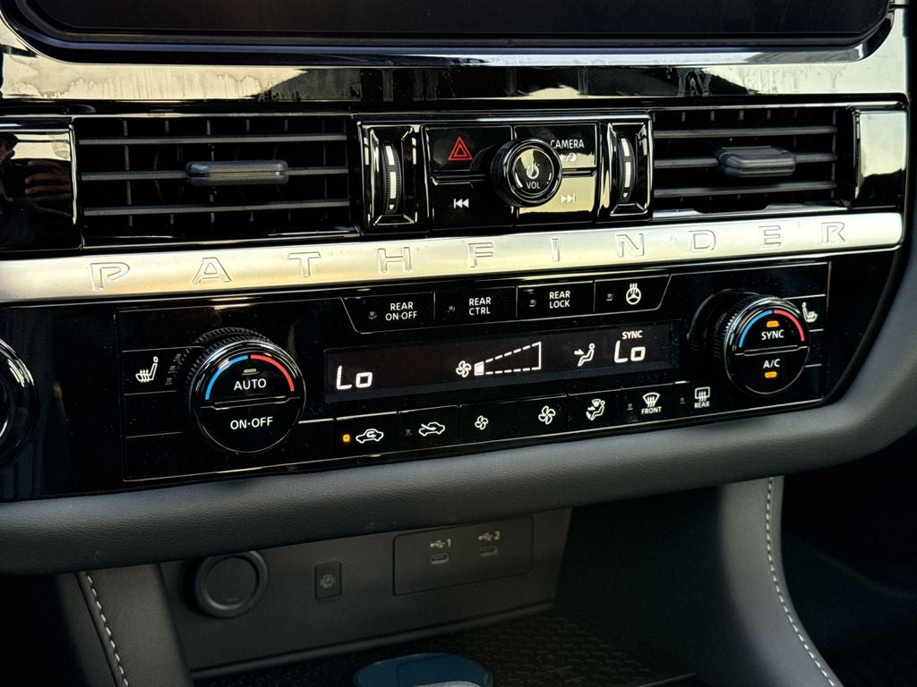 2026 Nissan Pathfinder SL