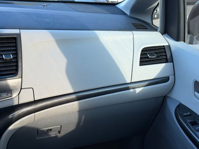 2013 Toyota Sienna LE 8 Passenger