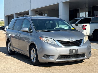 2013 Toyota Sienna LE 8 Passenger