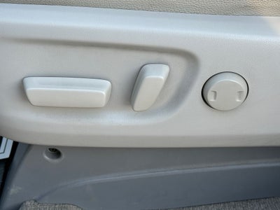 2013 Toyota Sienna LE 8 Passenger