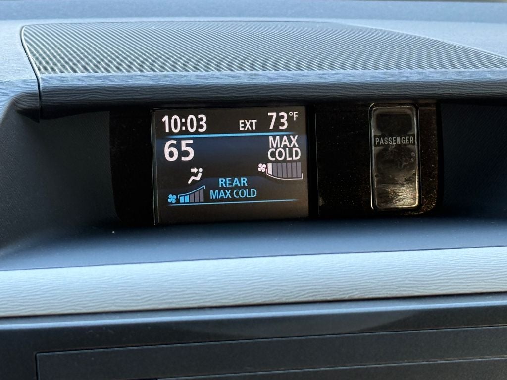 2013 Toyota Sienna LE 8 Passenger