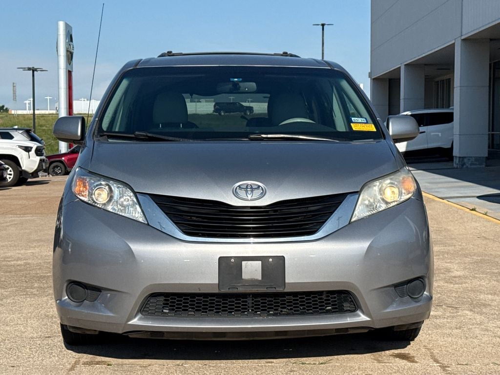2013 Toyota Sienna LE 8 Passenger
