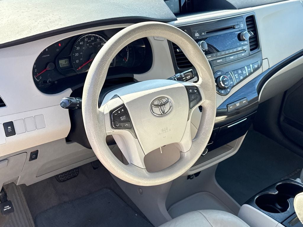 2013 Toyota Sienna LE 8 Passenger