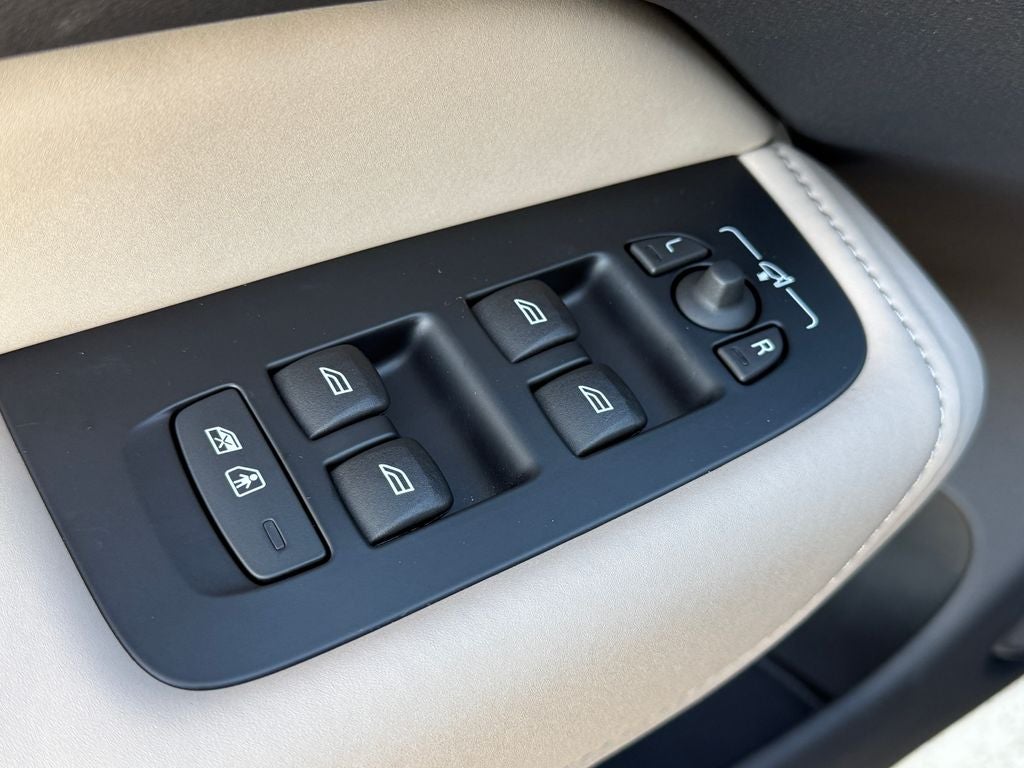 2026 Volvo XC60 B5 Core
