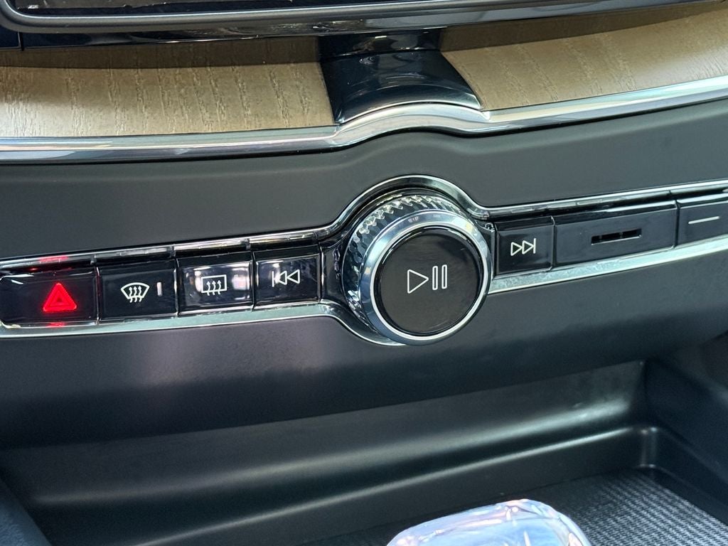 2026 Volvo XC60 B5 Core