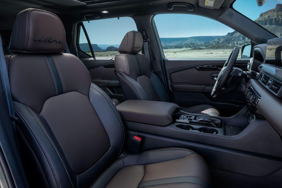 The interior of the honda pilot.